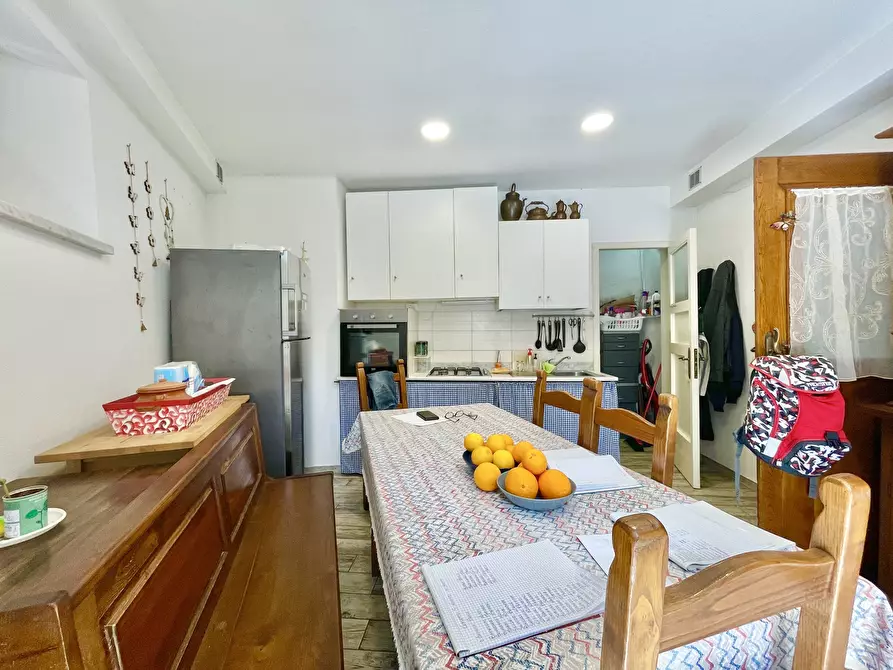 Immagine 4 di Attività artigianale in vendita  a Seravezza