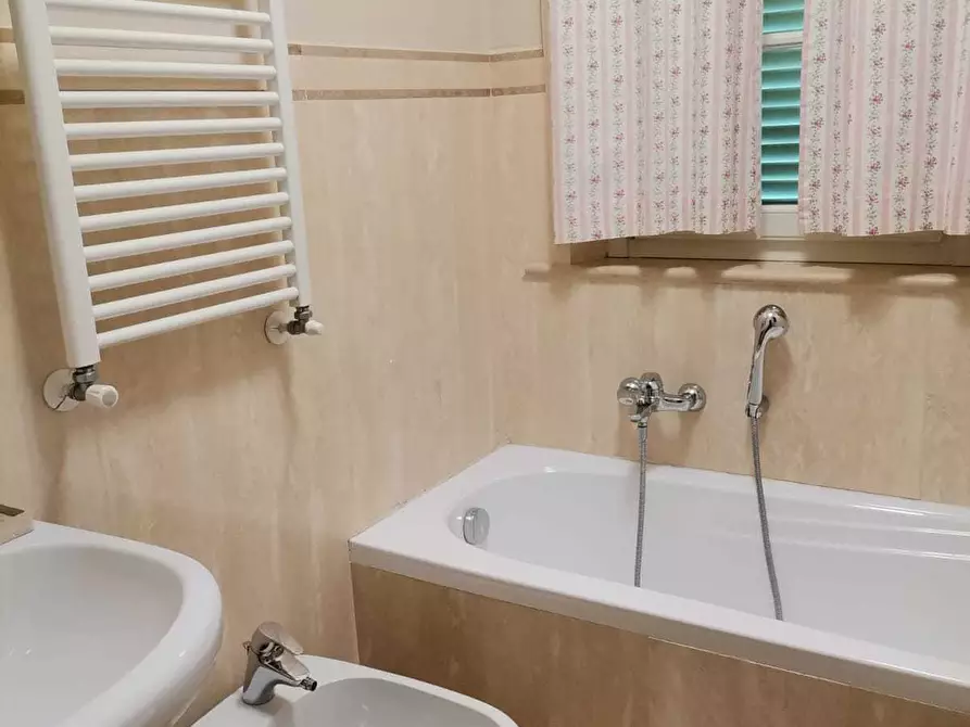 Immagine 22 di Casa indipendente in affitto  a Montignoso