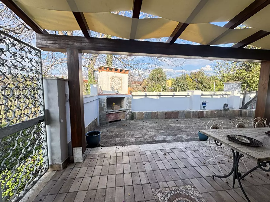 Immagine 34 di Villa in vendita  a Massa