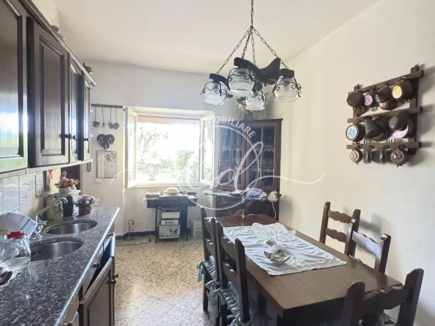 Immagine 14 di Porzione di casa in vendita  a Pietrasanta