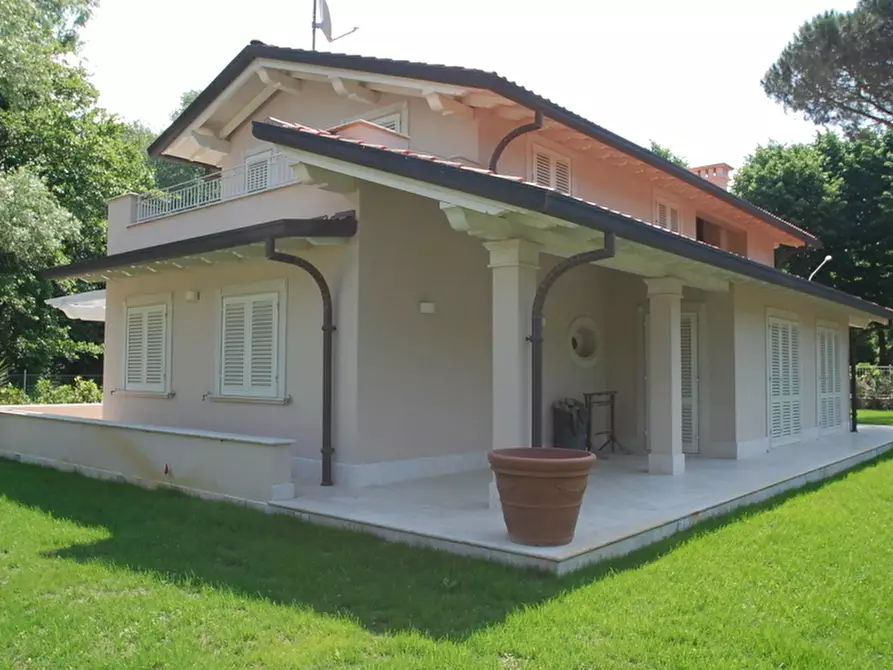 Immagine 64 di Villa in vendita  a Pietrasanta