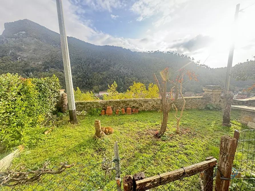 Immagine 30 di Porzione di casa in vendita  a Seravezza