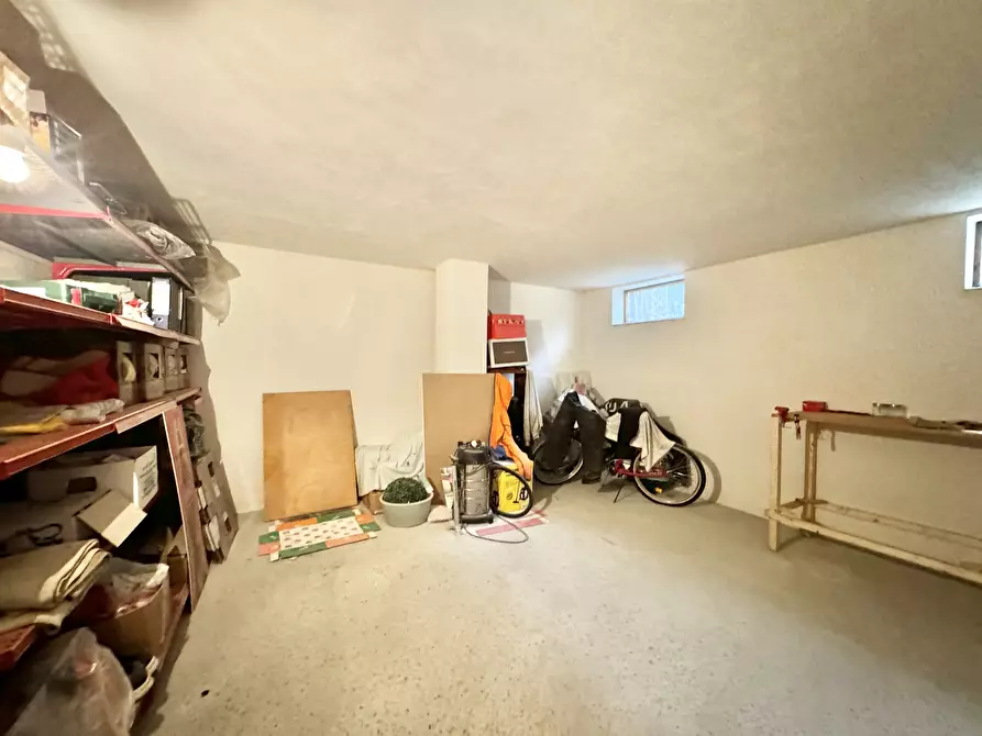 Immagine 43 di Porzione di casa in vendita  a Massa