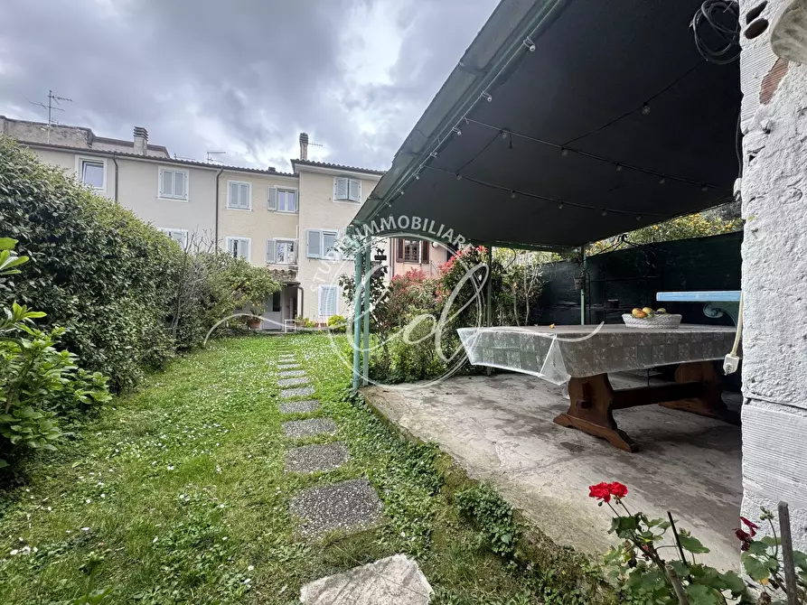 Immagine 93 di Terratetto in vendita  a Seravezza