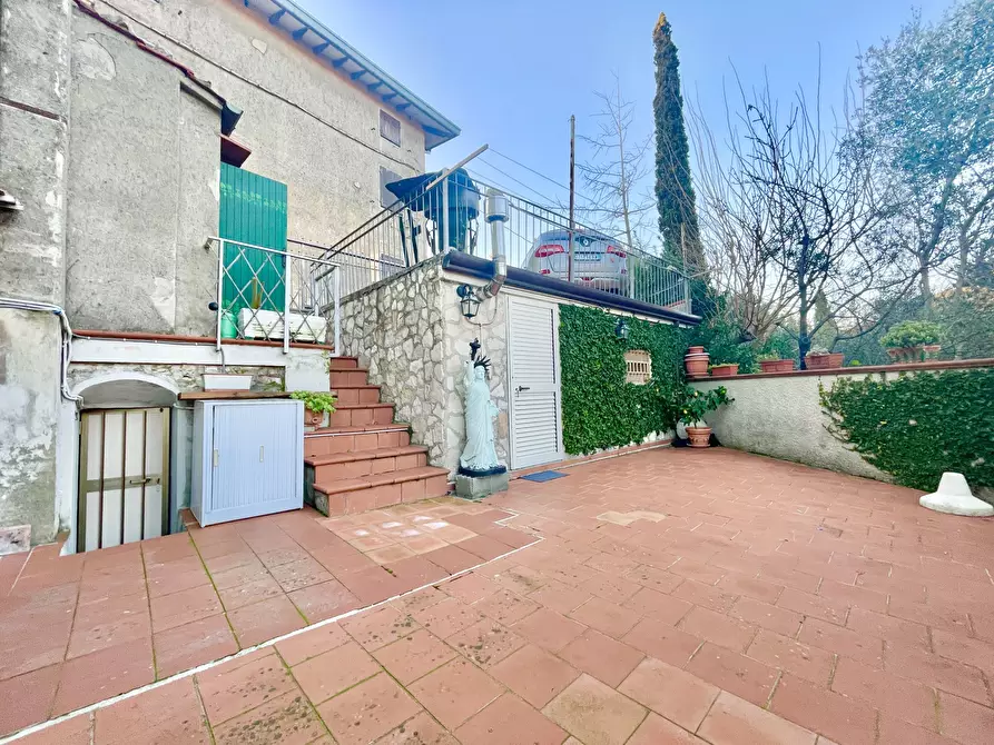 Immagine 77 di Porzione di casa in vendita  a Massarosa