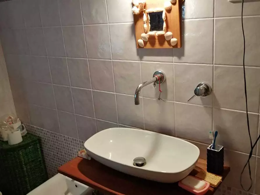 Immagine 38 di Porzione di casa in vendita  a Seravezza