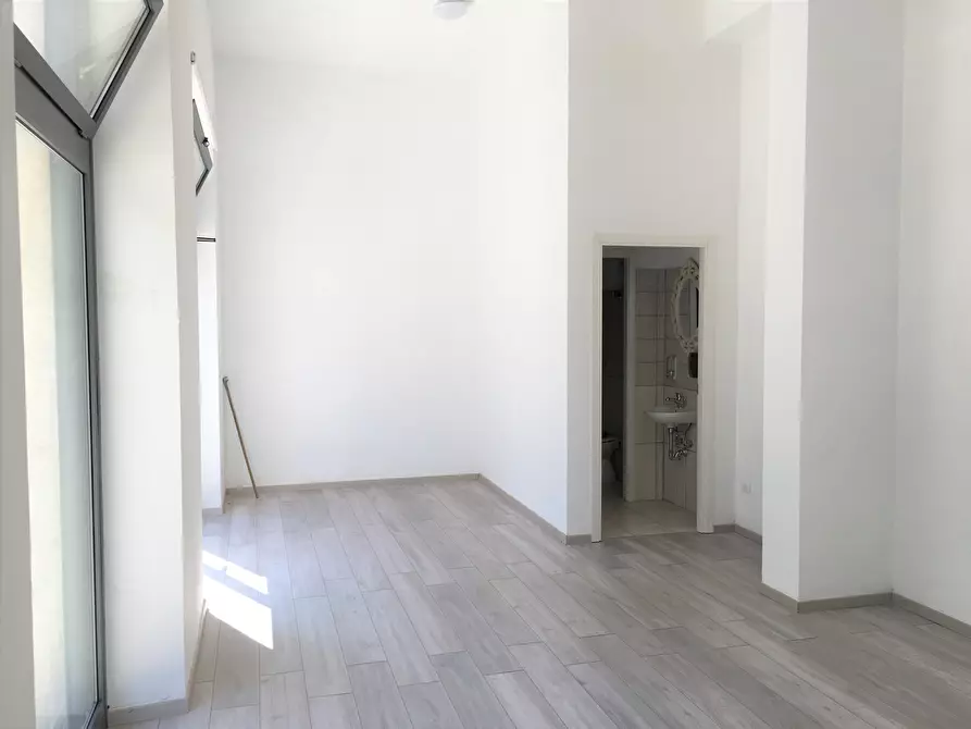 Immagine 4 di Locale commerciale in affitto  in Via della Peschiera a Anagni