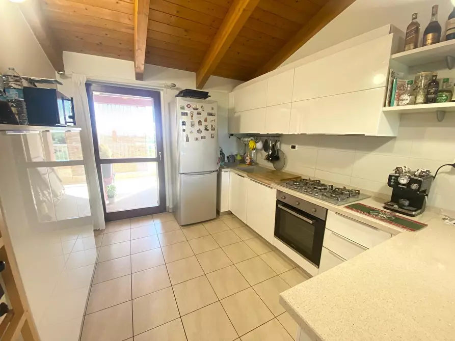 Immagine 2 di Trilocale in vendita  in VIA MATTATOIO VECCHIO a Spoltore