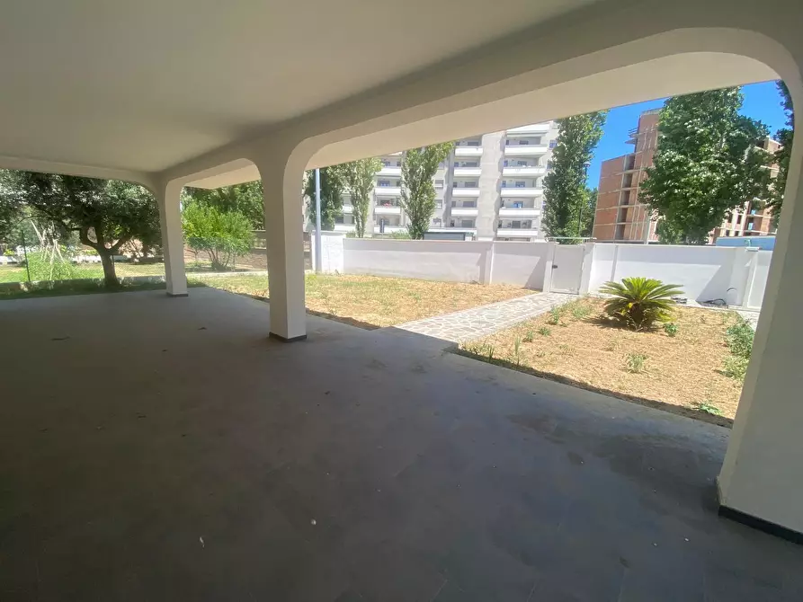 Immagine 5 di Villa in vendita  in Via Ugo Foscolo 37 a Montesilvano