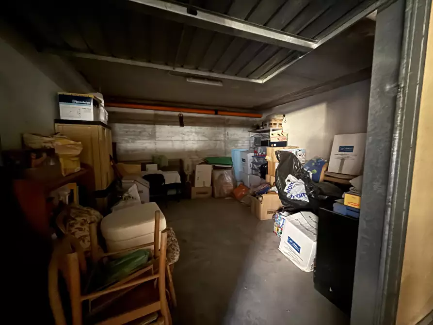 Immagine 3 di Garage in vendita  in VIA RICCIOTTI 37 a Guidonia Montecelio