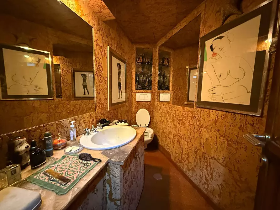 Immagine 36 di Trilocale in vendita  in Via Salaria 126 a Roma