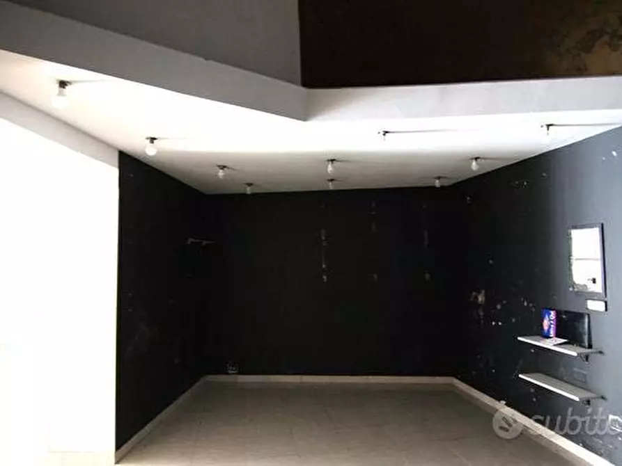 Immagine 8 di Locale commerciale in affitto  in Via Francesco Crispi a Siracusa