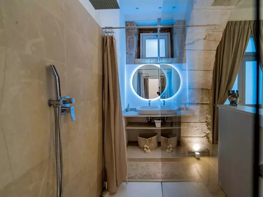 Immagine 9 di Trilocale in vendita  in Via delle Grazie 14 a Siracusa