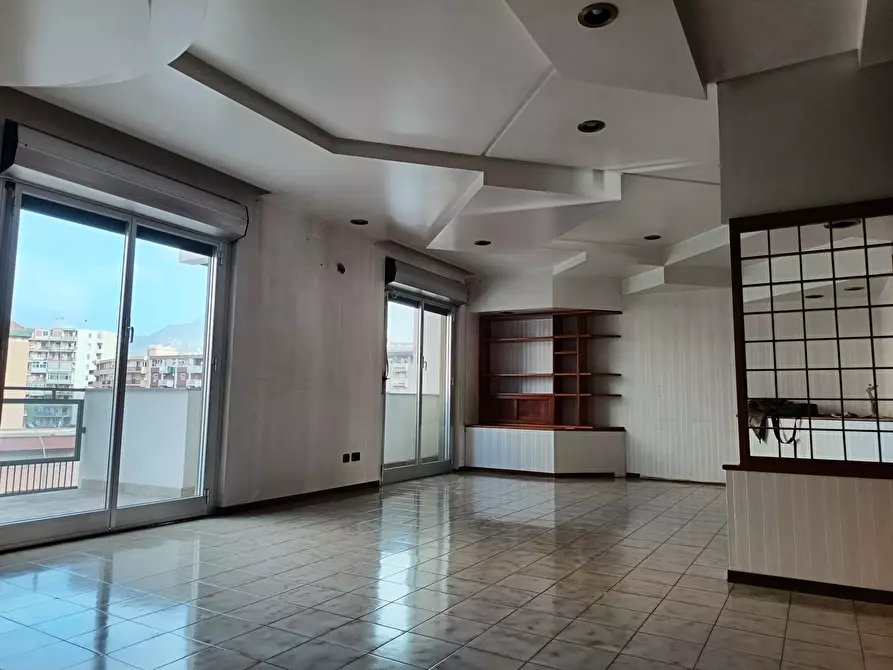 Immagine 1 di Pentalocale in vendita  a Palermo