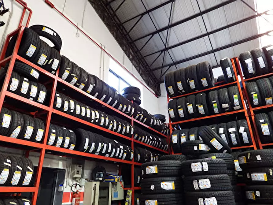 Immagine 5 di Attività artigianale in vendita  in Via Adamello 16 a Siziano