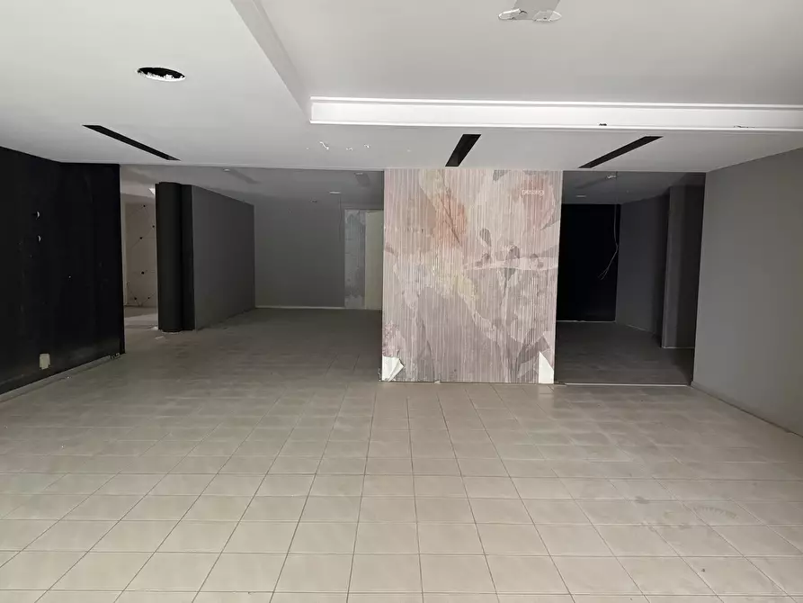 Immagine 10 di Locale commerciale in vendita  in Via Codognino 12 a Cornegliano Laudense