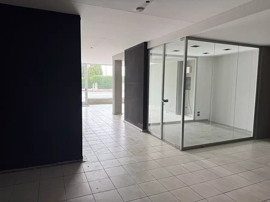 Immagine 9 di Locale commerciale in vendita  in Via Codognino 12 a Cornegliano Laudense