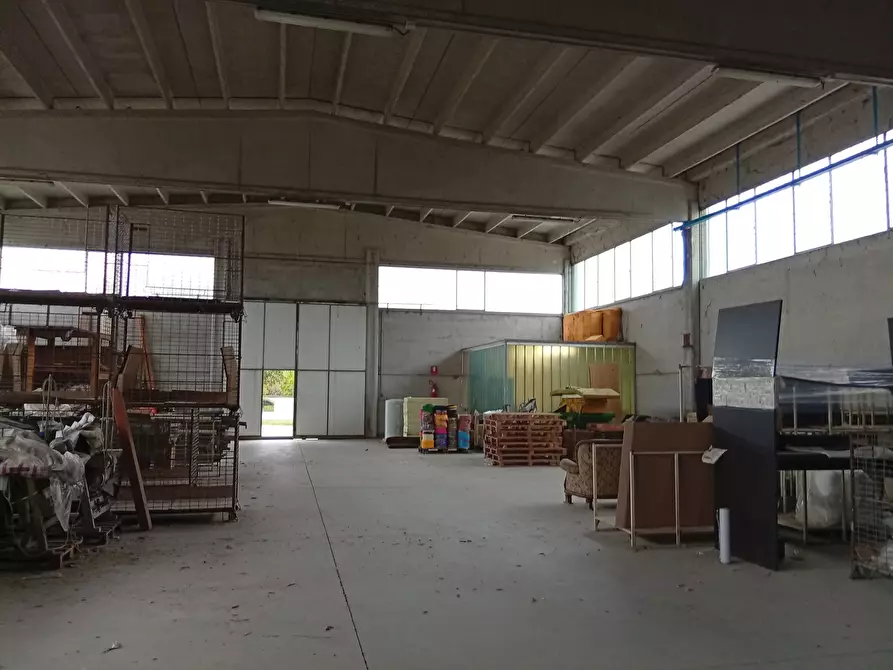 Immagine 1 di Magazzino in vendita  in Via San Remigio 43 a Sabbioneta