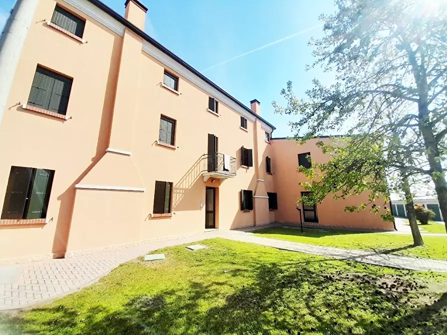 Immagine 2 di Appartamento in vendita  in Piazza San Sebastiano 167 a Badia Polesine