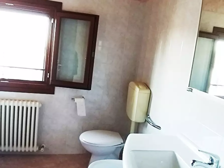 Immagine 15 di Appartamento in vendita  in Piazza San Sebastiano 167 a Badia Polesine