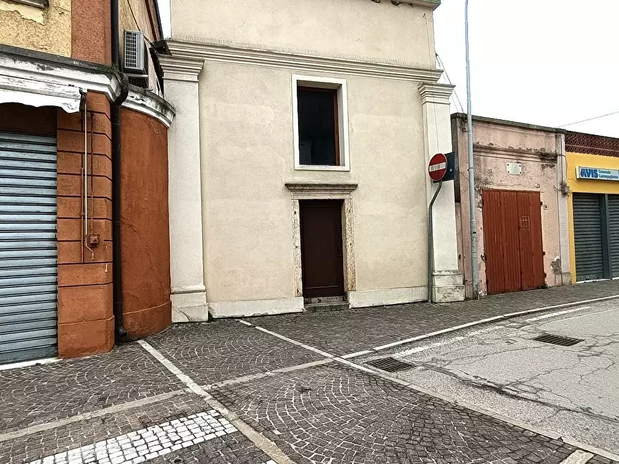 Immagine 1 di Magazzino in vendita  a Castelguglielmo