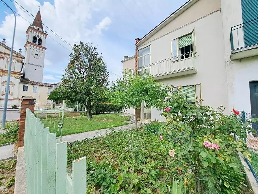 Immagine 3 di Casa bifamiliare in vendita  in Via Guglielmo Marconi 2 a Guarda Veneta