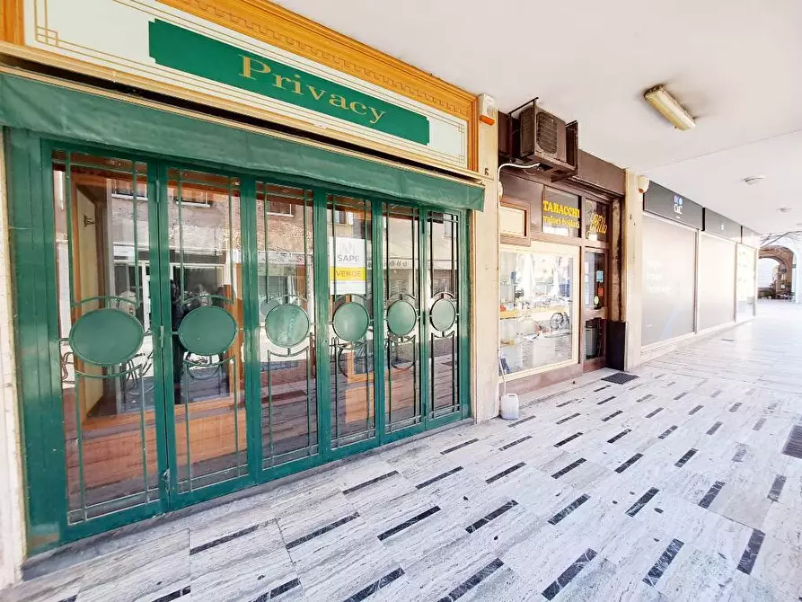 Immagine 1 di Locale commerciale in vendita  in Via Trento 6 a Rovigo