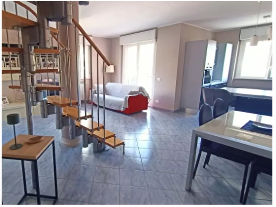 Immagine 3 di Quadrilocale in vendita  a San Remo