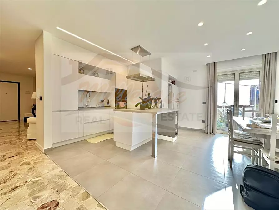 Immagine 12 di Pentalocale in vendita  in VIA MINEO a Siracusa