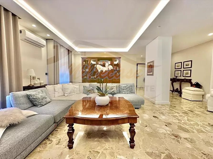 Immagine 25 di Pentalocale in vendita  in VIA MINEO a Siracusa