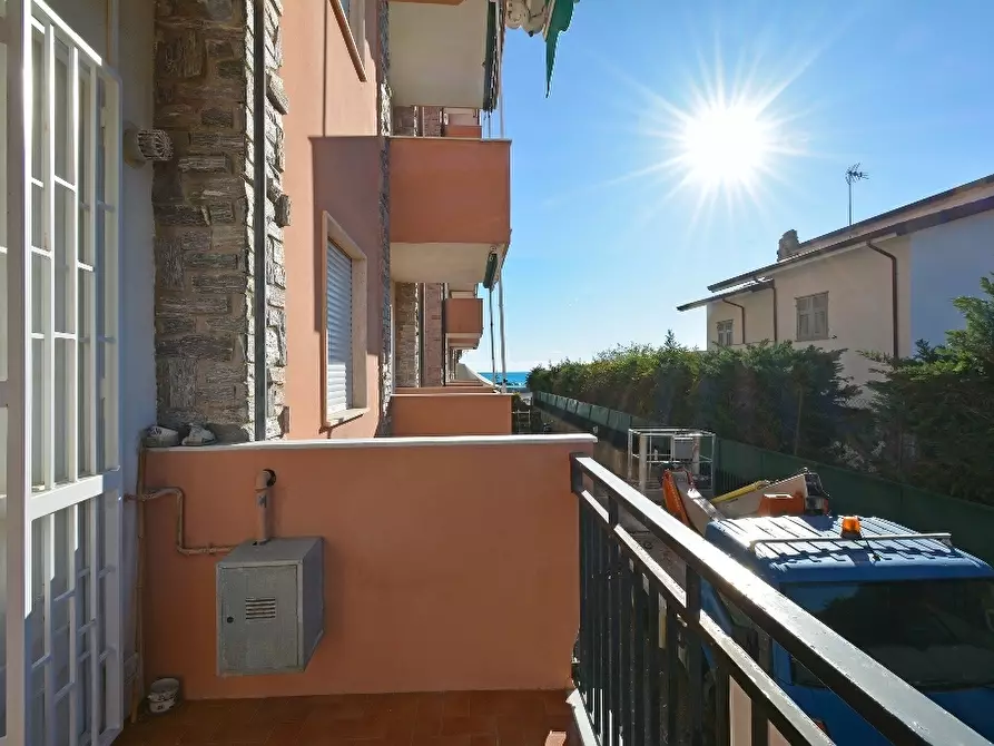 Immagine 28 di Bilocale in vendita  in Largo Parodi 1 a San Bartolomeo Al Mare