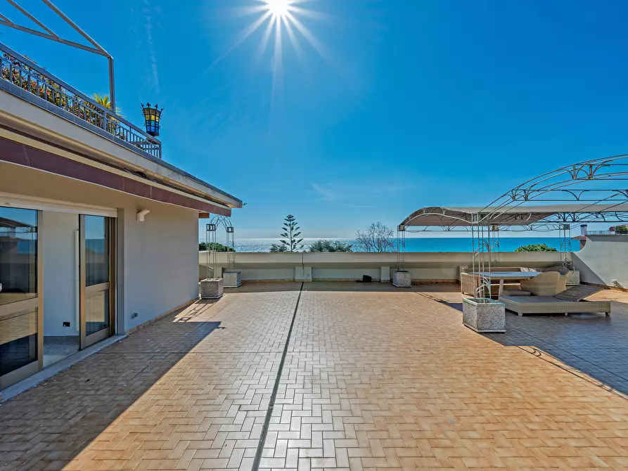 Immagine 40 di Attico in vendita  in Viale Europa 5 a San Bartolomeo Al Mare