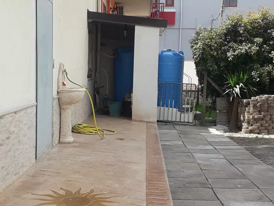Immagine 4 di Magazzino in affitto  in Via dei Bizantini 134 a Lamezia Terme