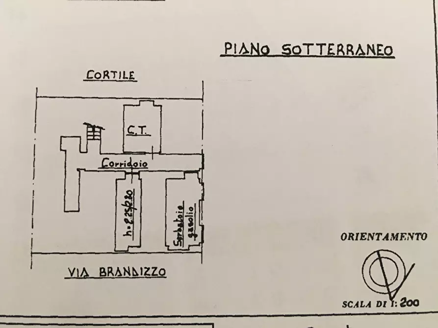 Immagine 9 di Locale commerciale in vendita  in V. BRANDIZZO 16 a Torino