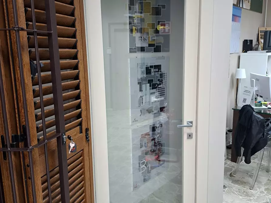 Immagine 31 di Locale commerciale in vendita  a Torino