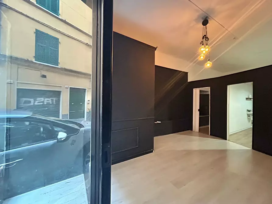 Immagine 3 di Locale commerciale in vendita  a Sarzana