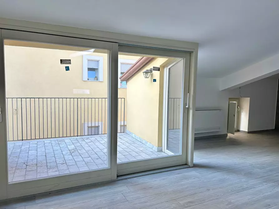 Immagine 5 di Loft/Open space in vendita  a Sarzana