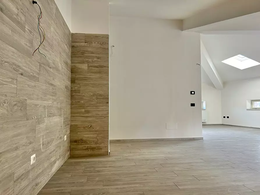 Immagine 8 di Pentalocale in vendita  a Sarzana