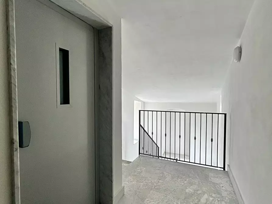 Immagine 22 di Pentalocale in vendita  a Sarzana