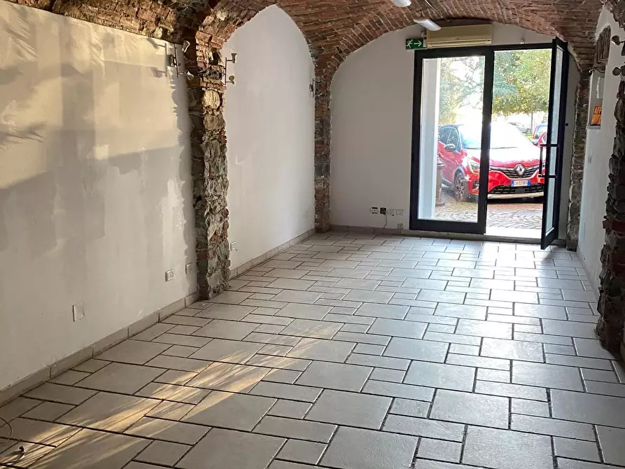 Immagine 1 di Locale commerciale in vendita  a Sarzana
