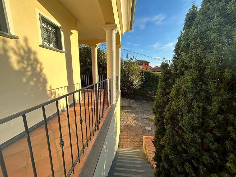 Immagine 18 di Villa in vendita  a Sarzana