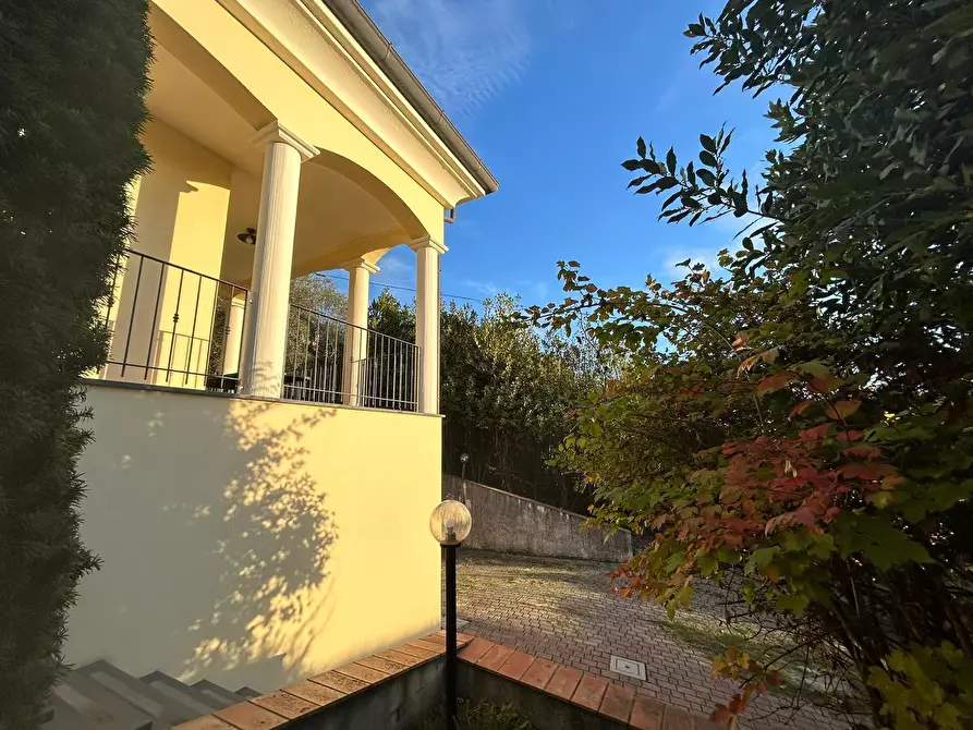 Immagine 5 di Villa in vendita  a Sarzana