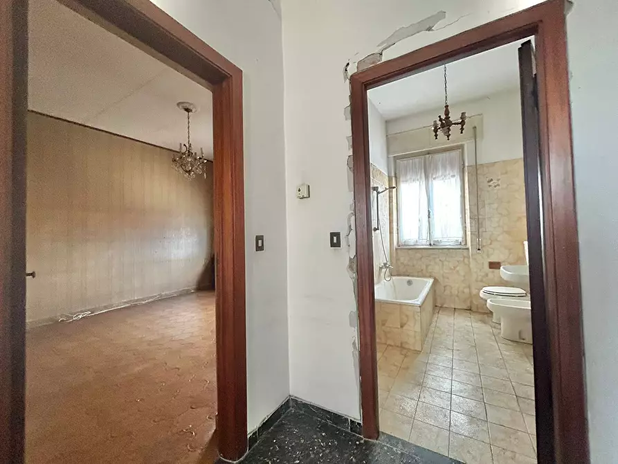 Immagine 15 di Pentalocale in vendita  a Sarzana