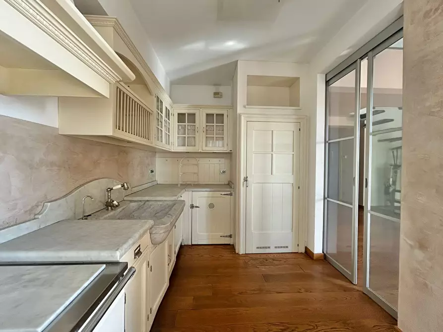 Immagine 18 di Pentalocale in vendita  a Sarzana