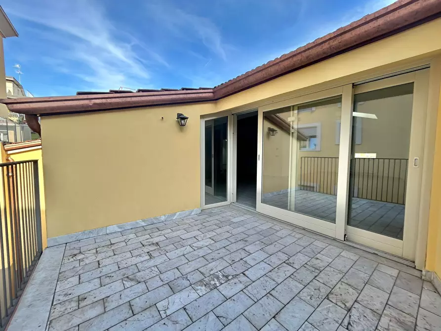 Immagine 2 di Pentalocale in vendita  a Sarzana