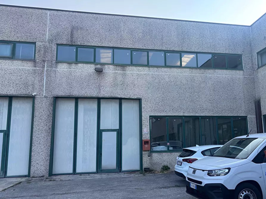 Immagine 2 di Attività artigianale in vendita  a Sarzana