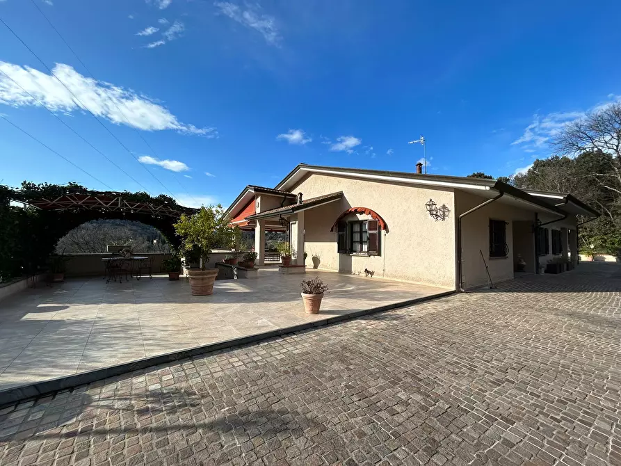 Immagine 9 di Villa in vendita  a Sarzana