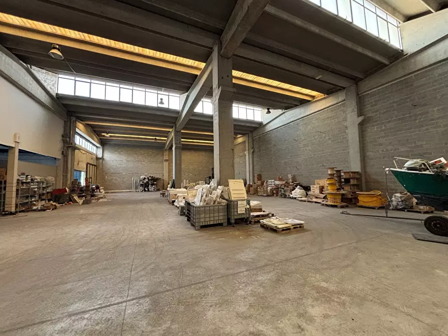 Immagine 5 di Attività artigianale in vendita  a Sarzana