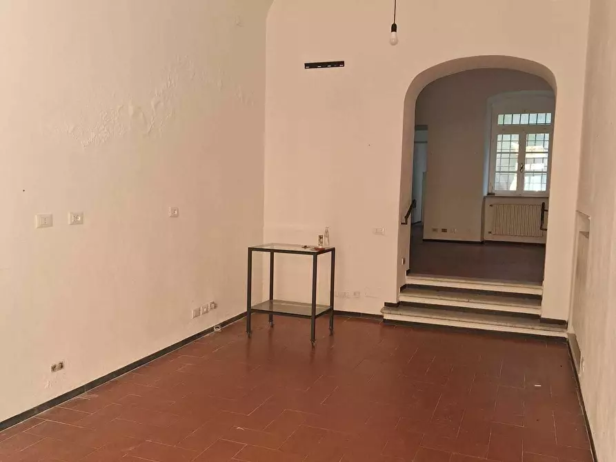 Immagine 2 di Locale commerciale in affitto  a Sarzana
