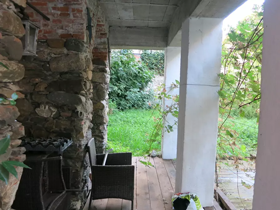 Immagine 18 di Showroom in vendita  a Sarzana